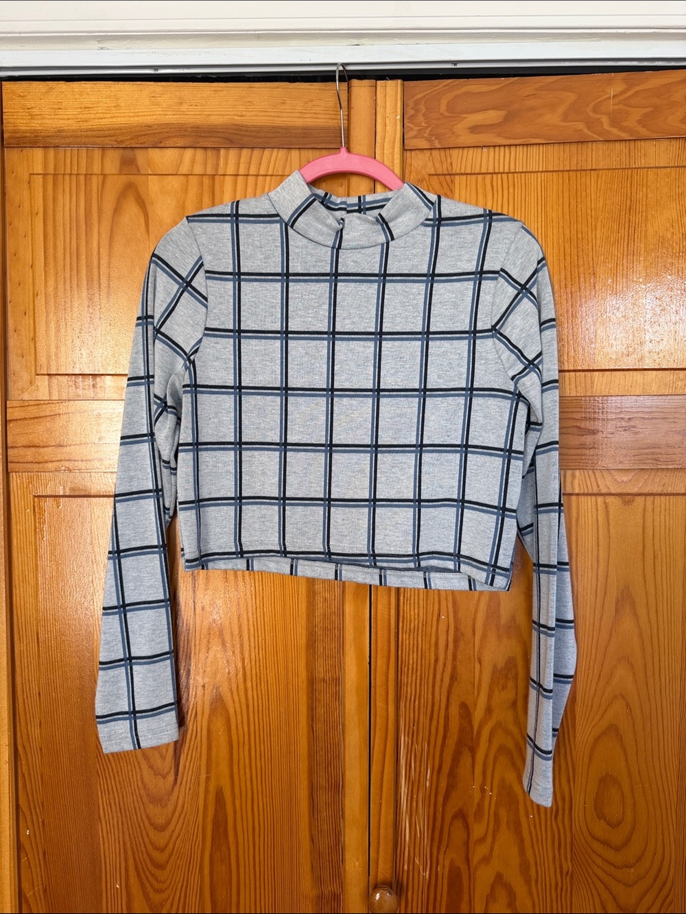 Gray Plaid Mock Neck Cropped Long-Sleeve Top - Women